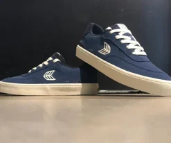 Cariuma Luan Pro Shadow Blue Suede Ivory Logo Schuhe