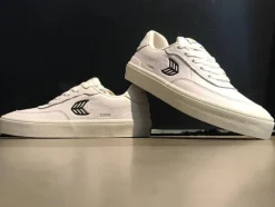 Cariuma Luan Pro White Premium Leather Black Logo Schuhe