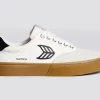 Cariuma Naioca Off-White Vintage Gum Black Schuhe