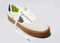 Cariuma Naioca Off-White Vintage Gum Black Schuhe