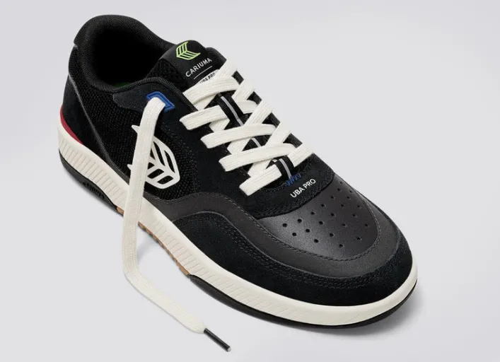 Cariuma Uba Pro Black Suede and Mesh Ivory Logo Schuhe