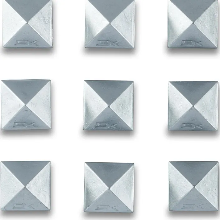 Dakine Pyramidennieten