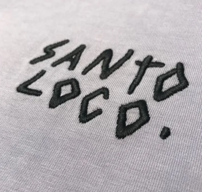 SantoLoco T-Shirt mit Stick-Logo
