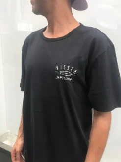 SantoLoco x Vissla – T-Shirt „Destination“